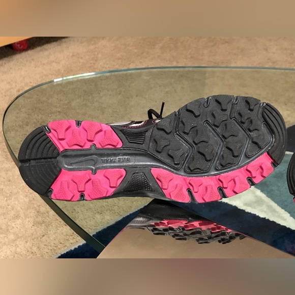 Nike Shoes - Picture 8 of 9